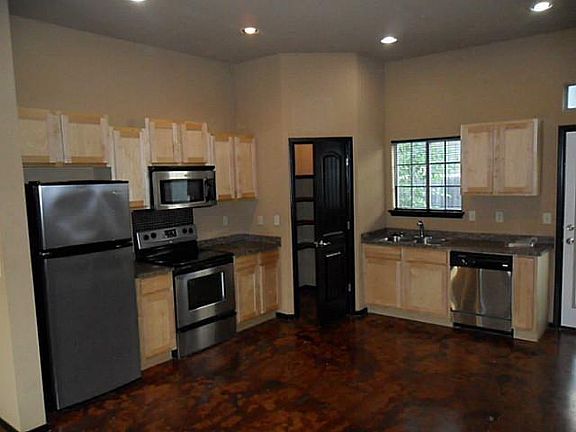 5th image of 204 Chalmette Dr Unit 1