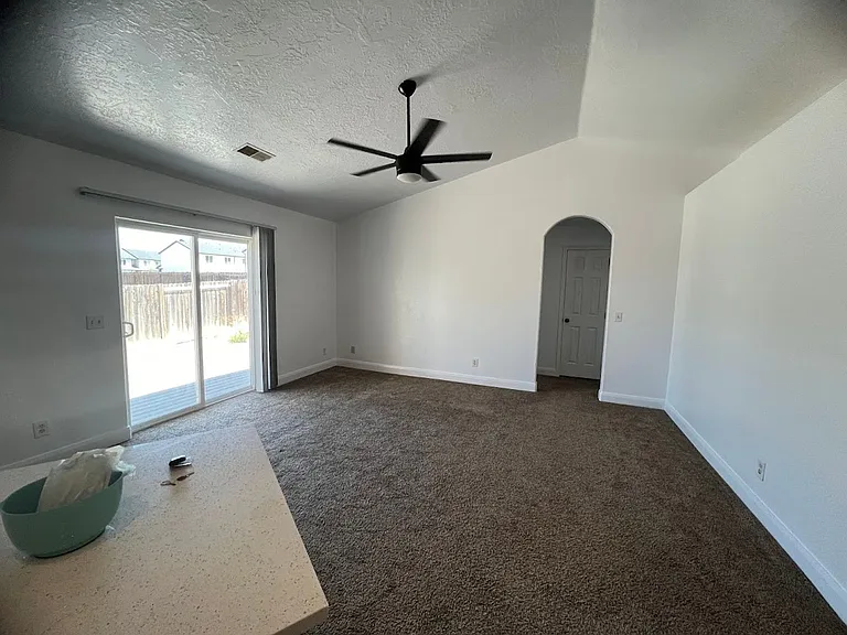 420 W 2000 N — Photo 3