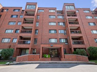 3801 Appian Way APT 209, Glenview, IL 60025