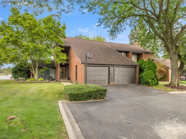 3011 Lindenwood Dr, Dearborn, MI 48120