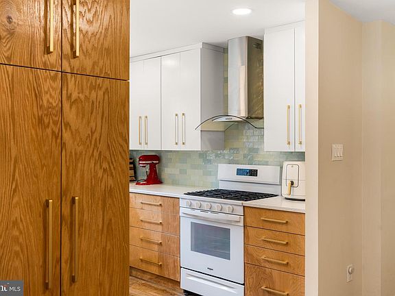 5th image of 7831 Brier St