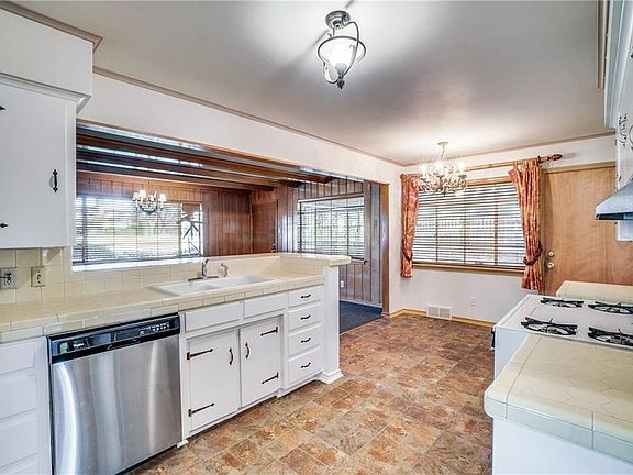 5th image of 6856 Lakeshore Dr