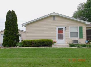 180 Magnuson Ln #B, Somonauk, IL 60552