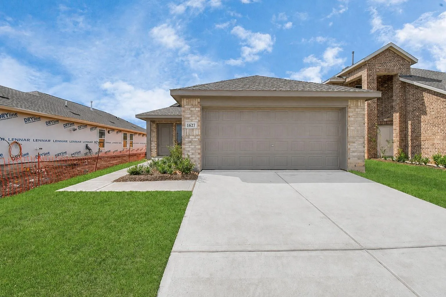 3 bed, 2.0 bath, 1474 sqft, $1,950 — Photo 2