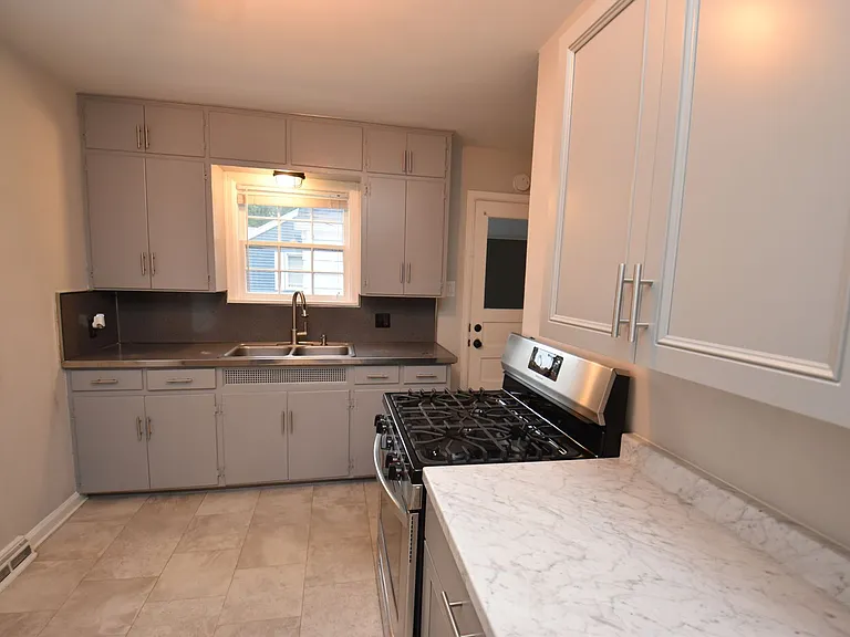 19585 Sunset Ln — Photo 5