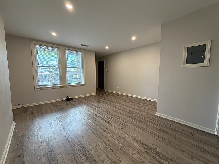 2822 Broadway Ave #3 — Photo 8