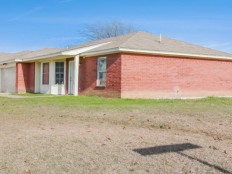 9000 Christopher Cir — Photo 3