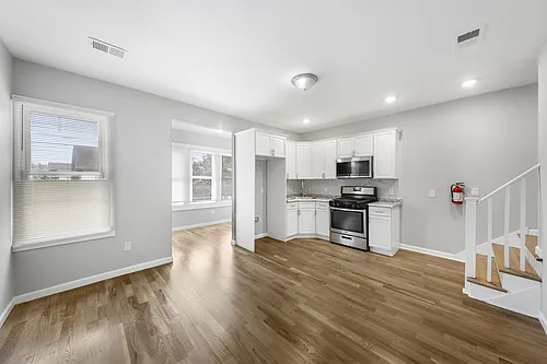 200 Maple Ave #2 Photo 1