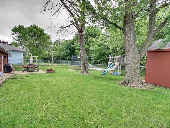3rd image of 3712 Briarwood Dr