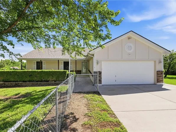 10604 E 240th St, Peculiar, MO 64078