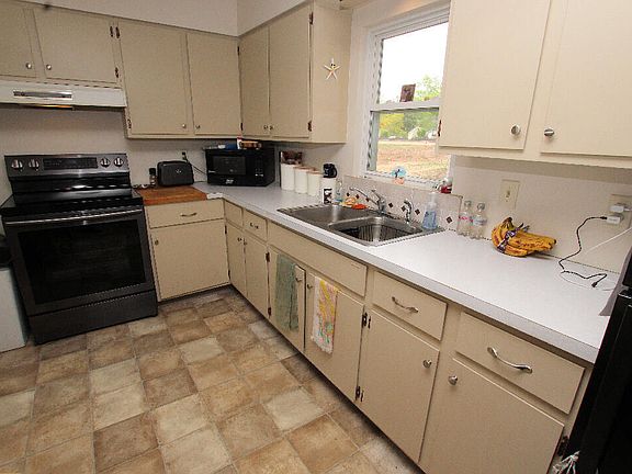 5th image of 1158 S Woodland Dr