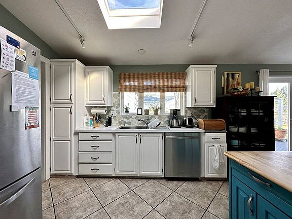 5th image of 538 NE 60th St