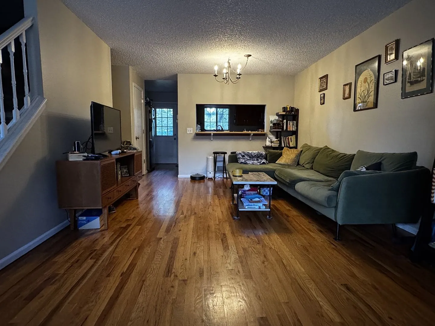 Sunny 2 Bedroom Townhome — Photo 2