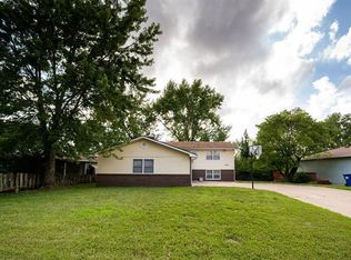 2425 Overlook Cir, Lawrence, KS 66047