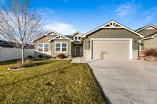 1088 E Seraphina St Photo 1