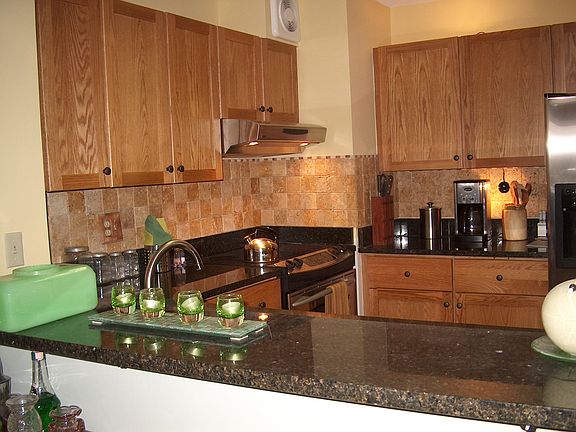 kitchen passthrough area