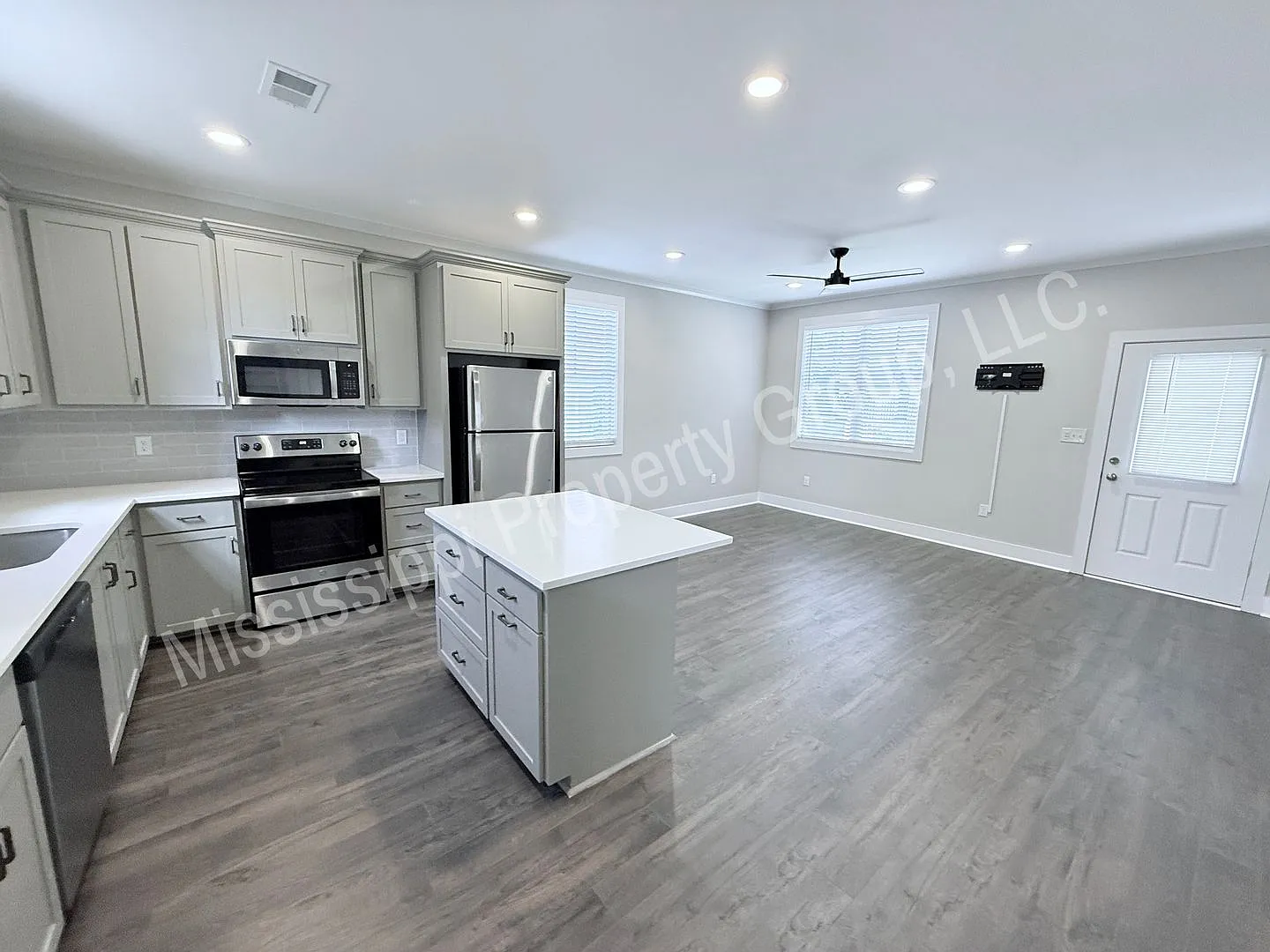 2bd / 2ba For Rent — Photo 2