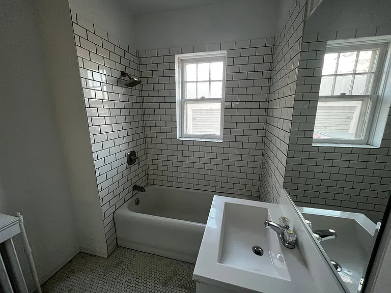 O - Oakland Court — Photo 14