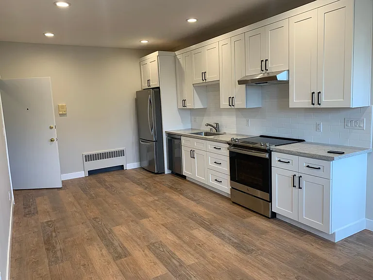 4383 Piedmont Ave — Photo 2