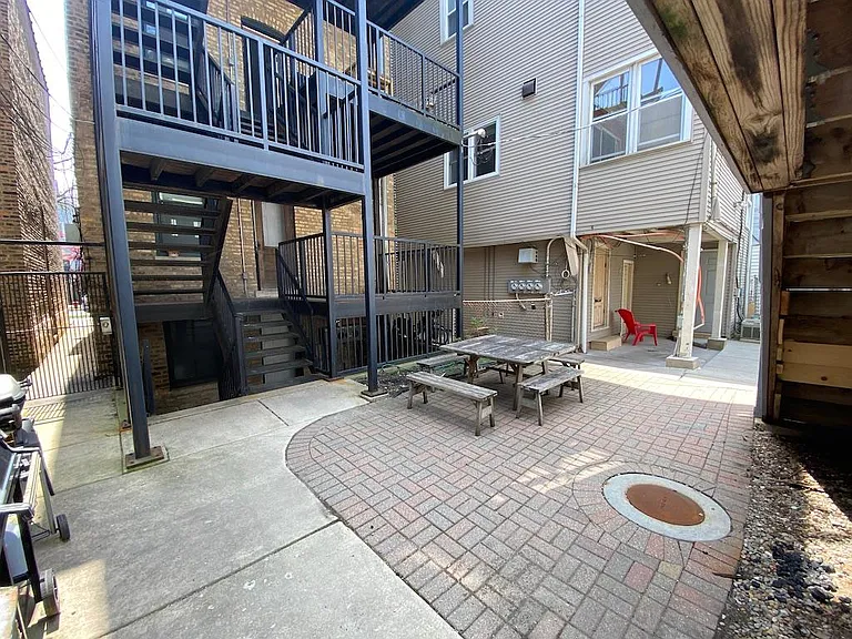 1326 W Barry Ave #G — Photo 12