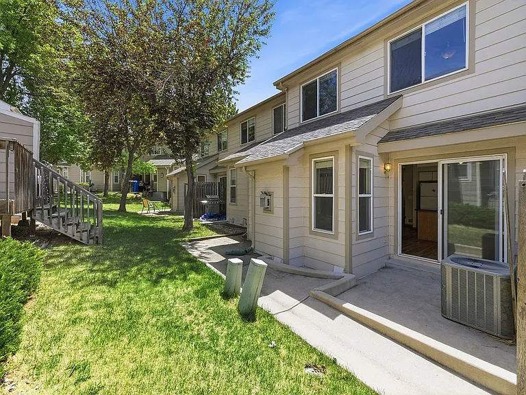 1637 Westbridge Dr #J2 — Photo 23