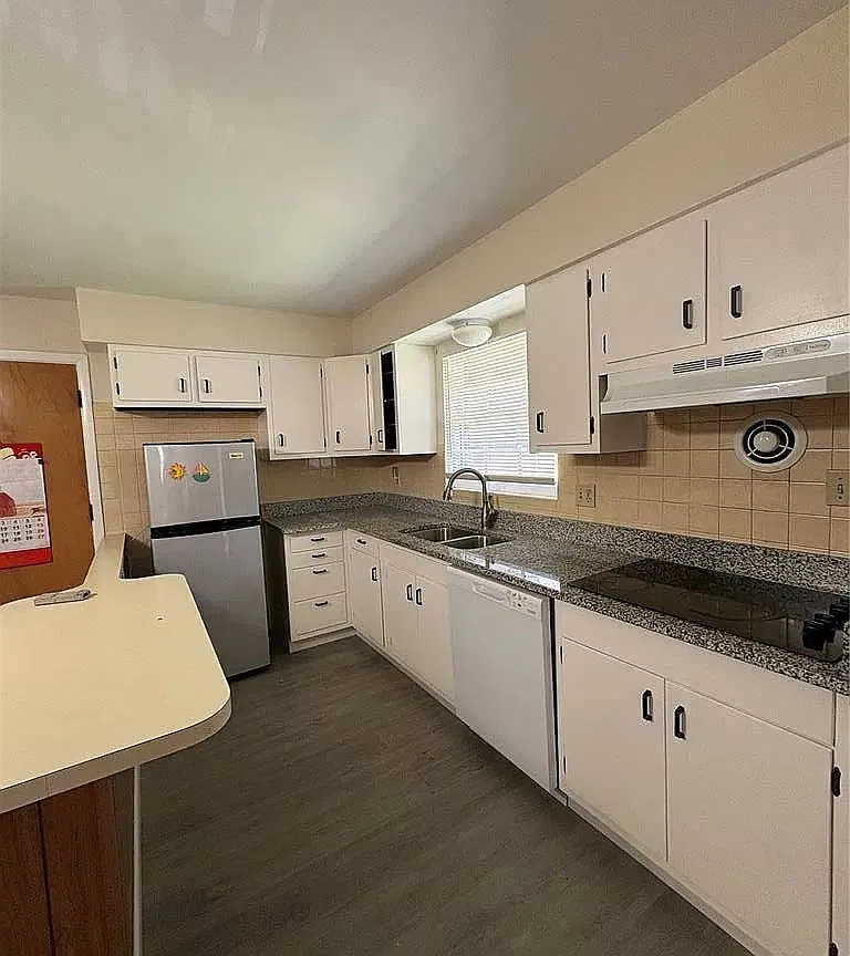 3 bed, 3.0 bath, $1,800 — Photo 4
