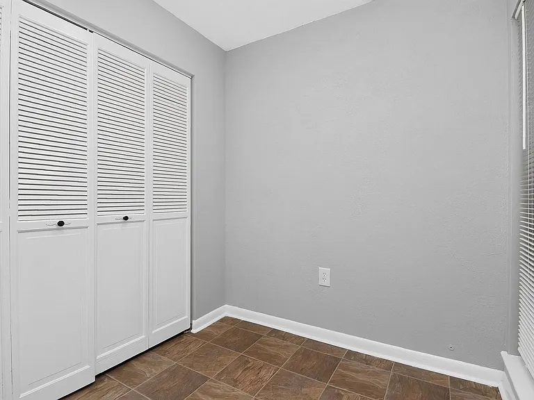 4804C Spring Lake Dr — Photo 5