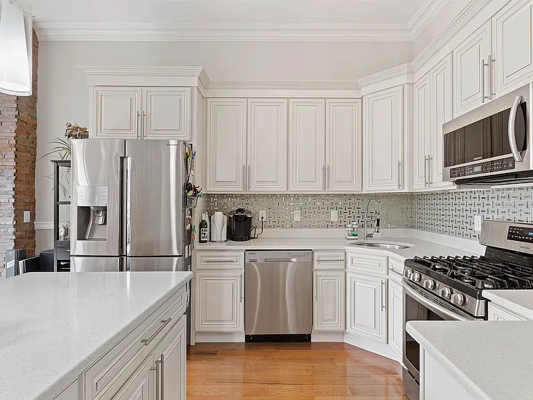 305 New York Ave #2 — Photo 4