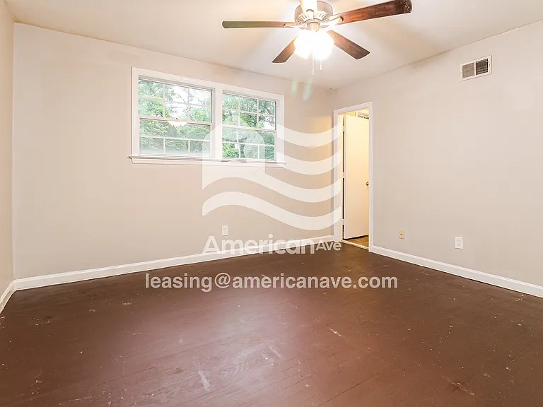 1410_008_main_bedroom_9.jpg