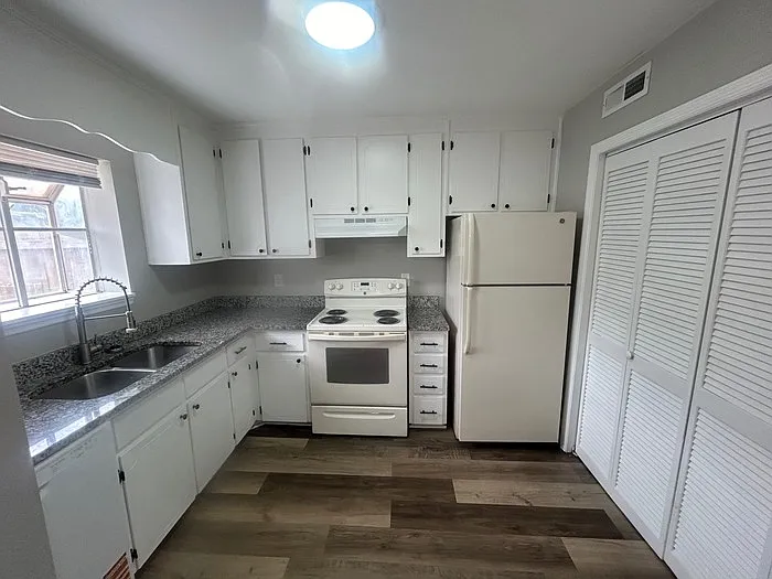 940 Glenn St #702 — Photo 7