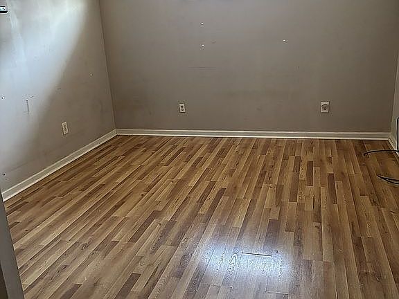 5th image of 736 Hopkins St