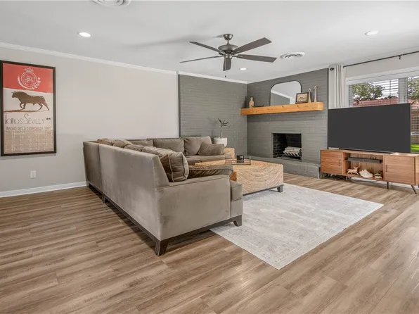 2308 Morningside Dr, Bryan, TX 77802