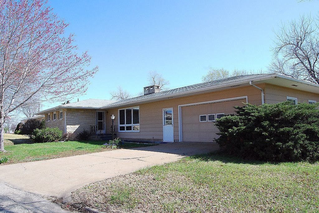 1504 Morningside Dr, Wamego, KS 66547 Zillow