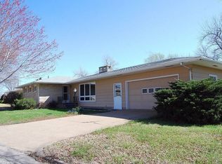 1504 Morningside Dr, Wamego, KS 66547