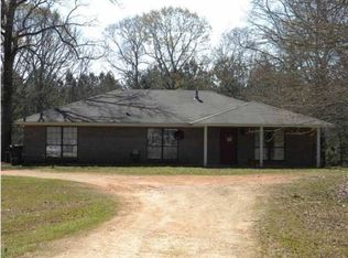 390 Old Ferry Rd, Deatsville, AL 36022