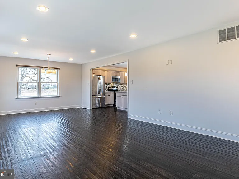 413 Red Lion Rd — Photo 8