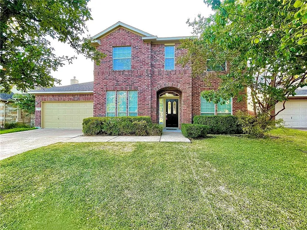 3 bed, 2.5 bath, 2470 sqft, $2,300 — Photo 1