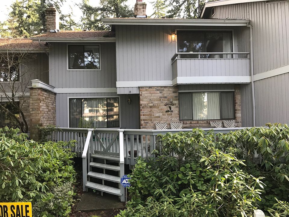 house from golf course