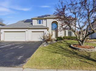 912 Stonebridge Way, Woodridge, IL