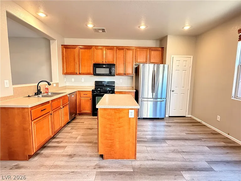 7237 Mineral Park Ave — Photo 6