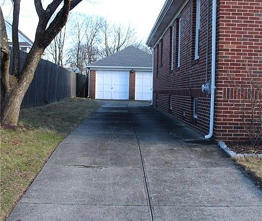 5th image of 60 Garden St
