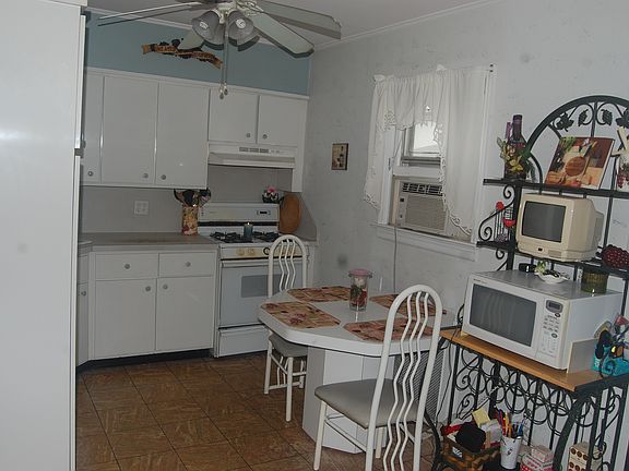 3rd image of 178 Dickie Ave