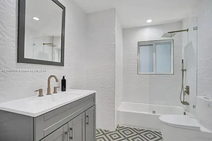 2100 SW 28th Way — Photo 24