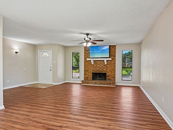 4th image of 3704 Fort Hunt Dr