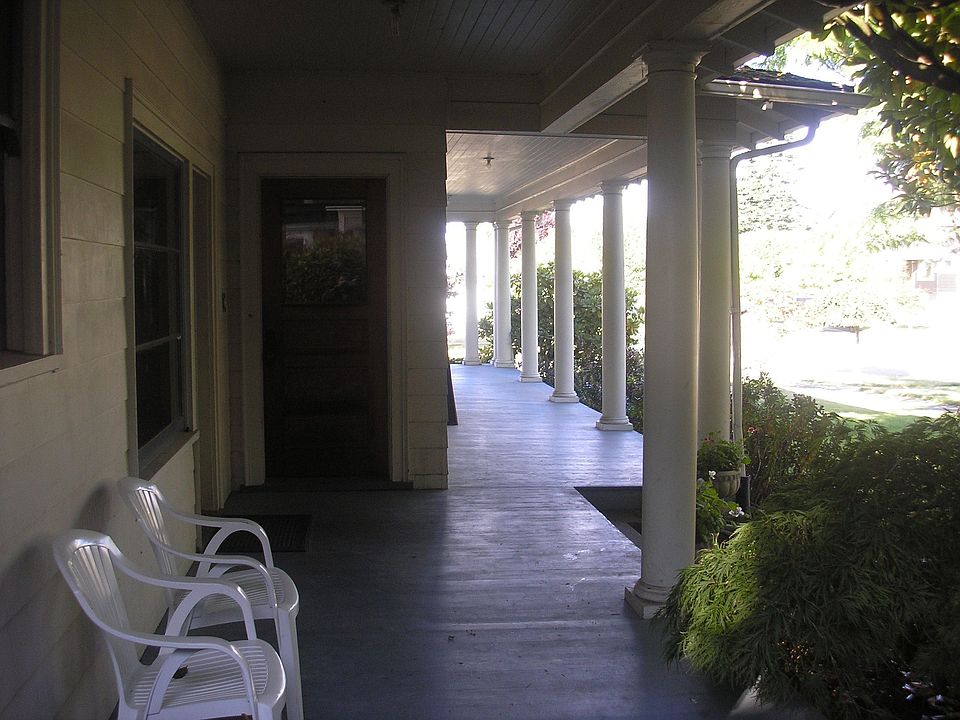 1st image of 1004 N Cushman Ave