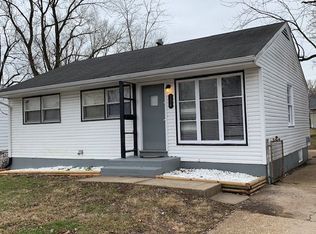 334 Caithness Rd, Saint Louis, MO 63137