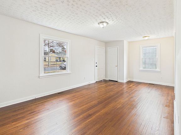 3rd image of 2609 Harold Ave