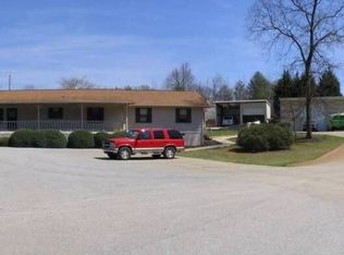 46 Young Dr, Cleveland, GA 30528