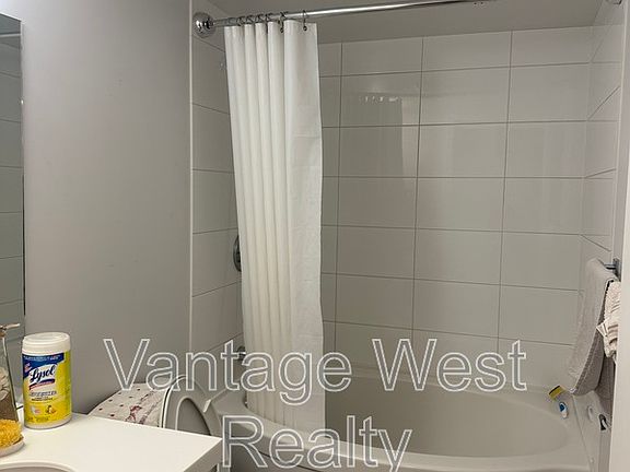 3rd image of 1550 Dickson Ave #314