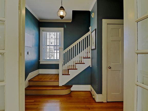 5th image of 905 Norwood St